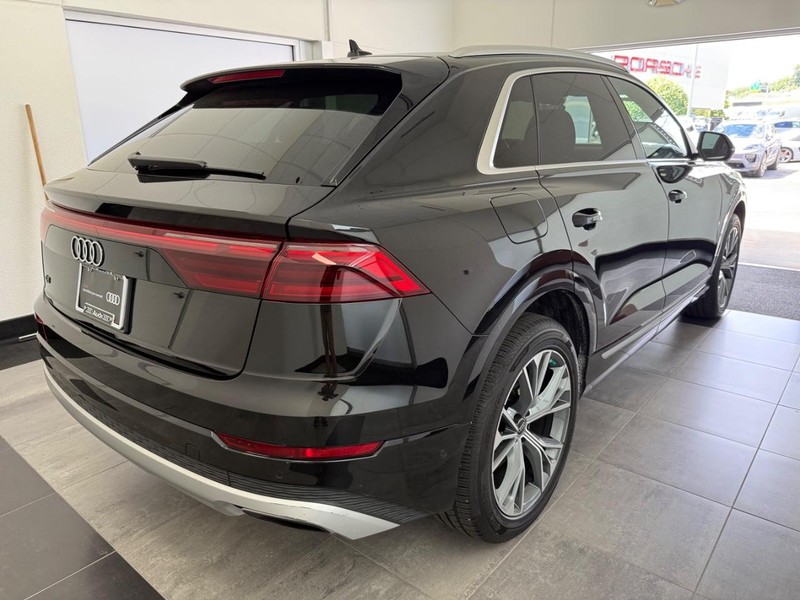 Audi Q8 Vehicle Image 3