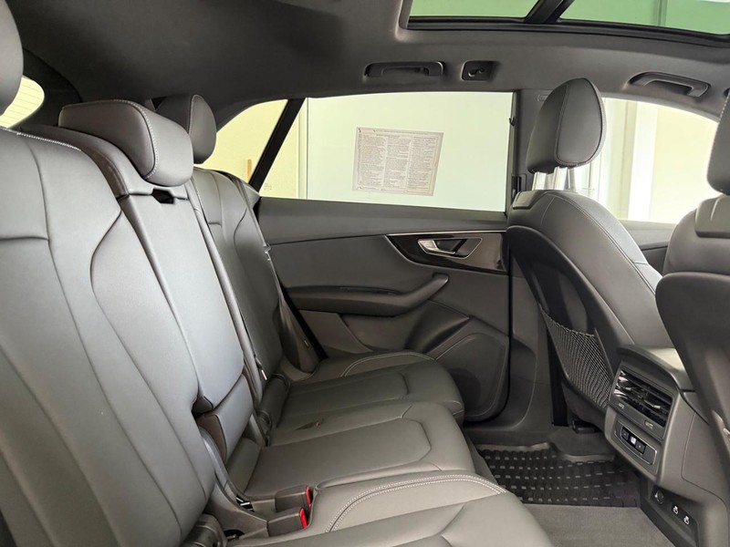 Audi Q8 Vehicle Image 9