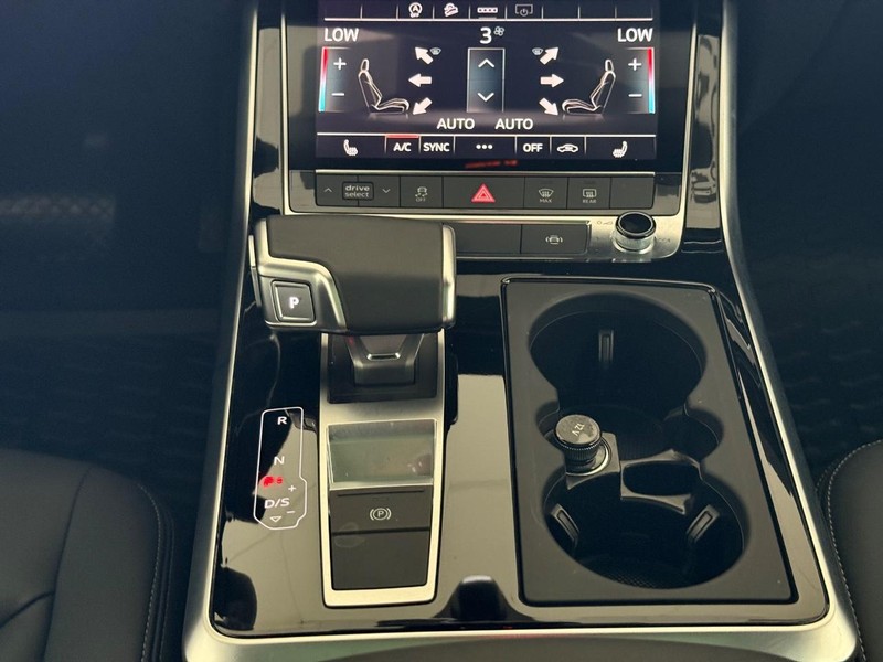 Audi Q8 Vehicle Image 12