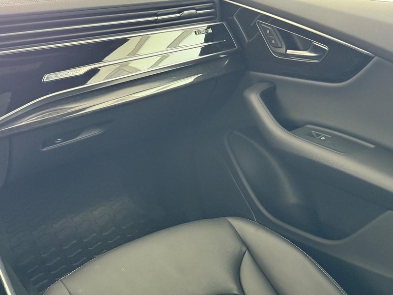 Audi Q8 Vehicle Image 14