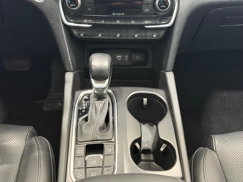 Hyundai Santa Fe Vehicle Image 11