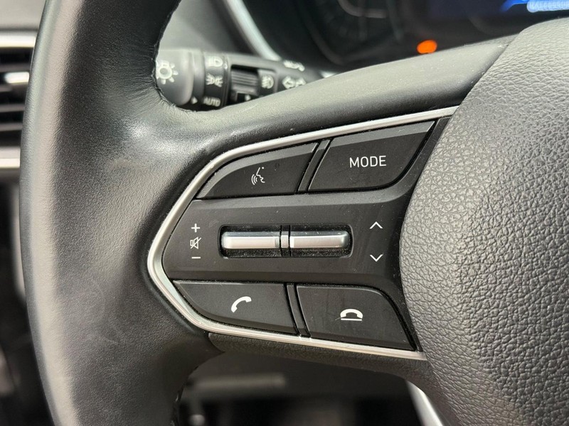Hyundai Santa Fe Vehicle Image 15