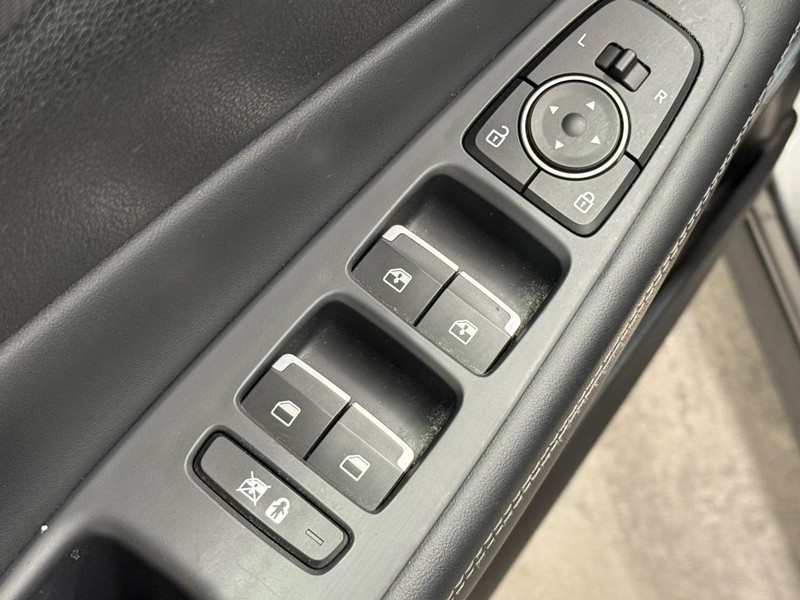 Hyundai Santa Fe Vehicle Image 21