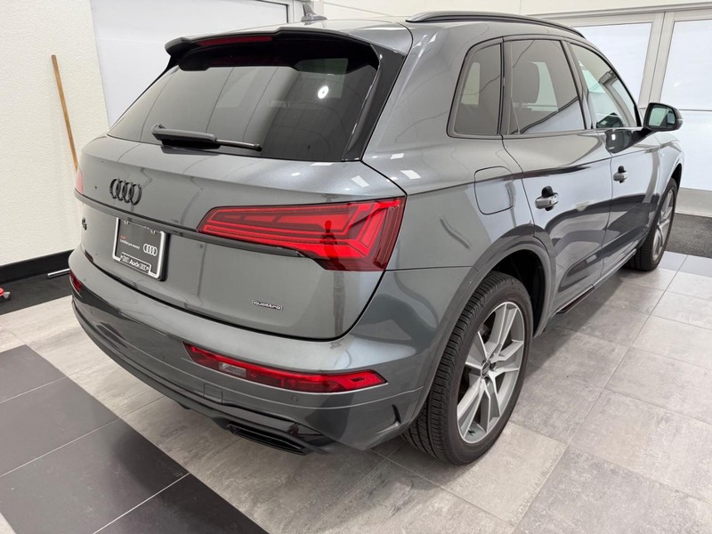 Audi Q5 Vehicle Image 2