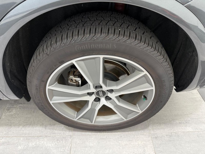 Audi Q5 Vehicle Image 5