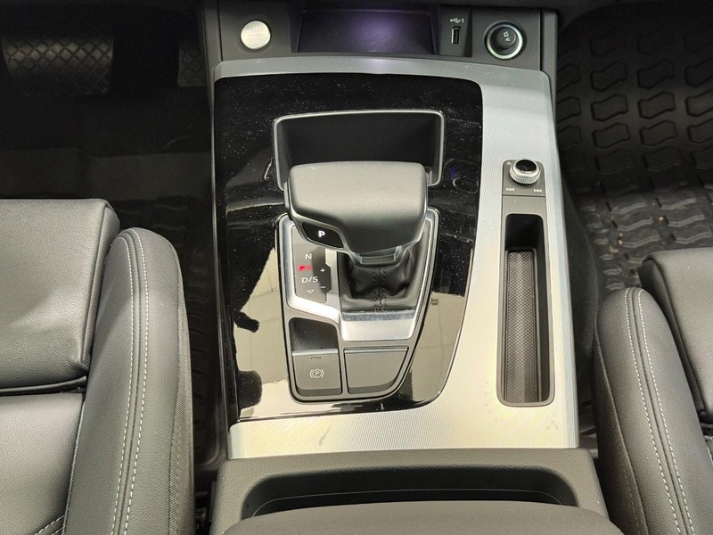 Audi Q5 Vehicle Image 11