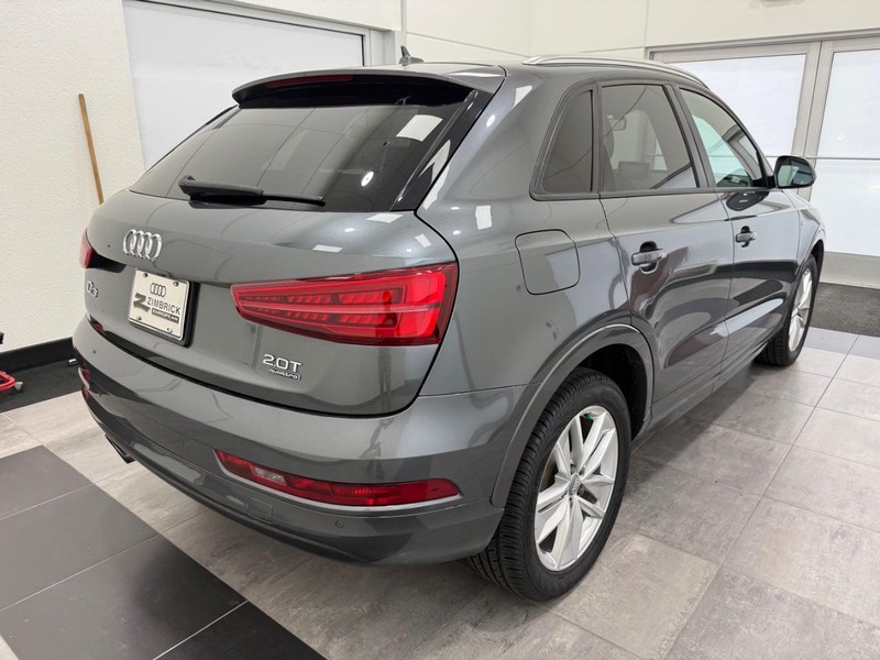 Audi Q3 Vehicle Image 2
