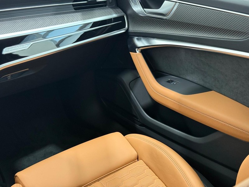 Audi RS 6 Avant Vehicle Image 9