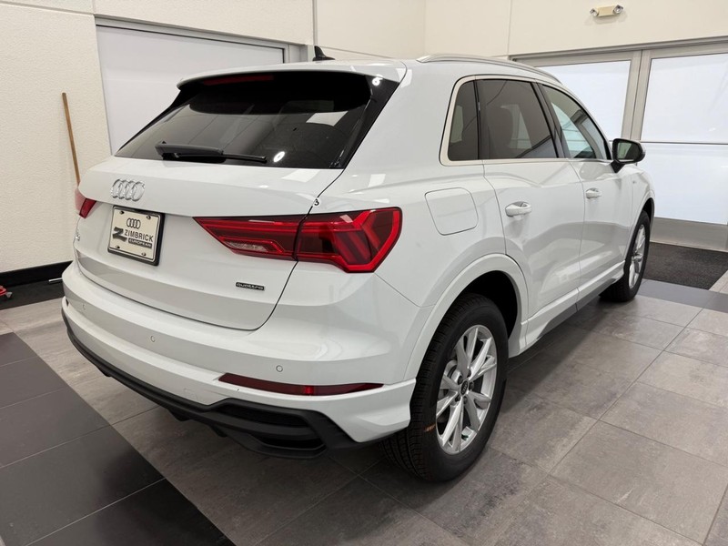 Audi Q3 Vehicle Image 2
