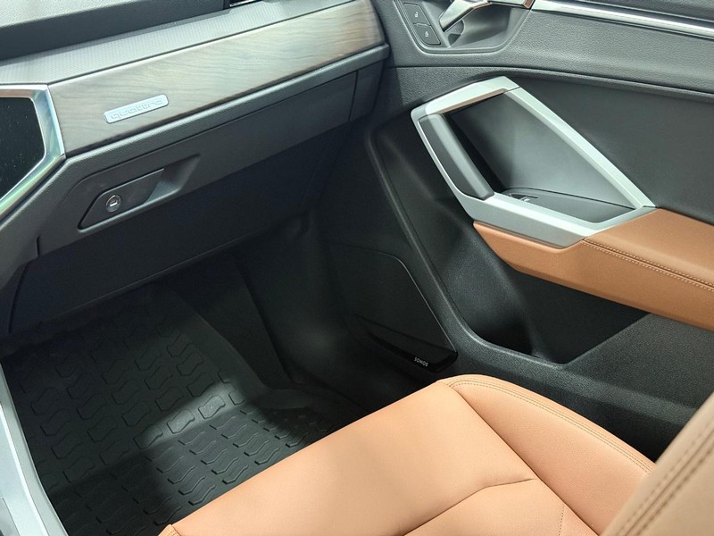 Audi Q3 Vehicle Image 8