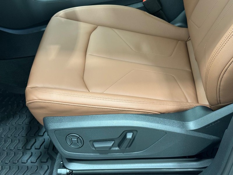 Audi Q3 Vehicle Image 14