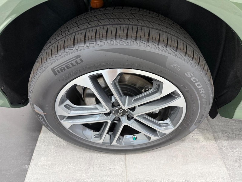 Audi Q5 Vehicle Image 3
