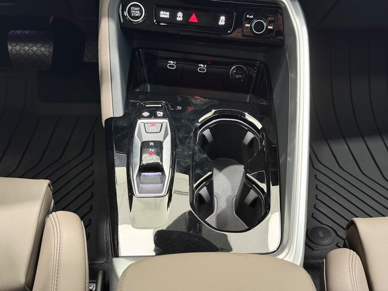 Audi Q5 Vehicle Image 6