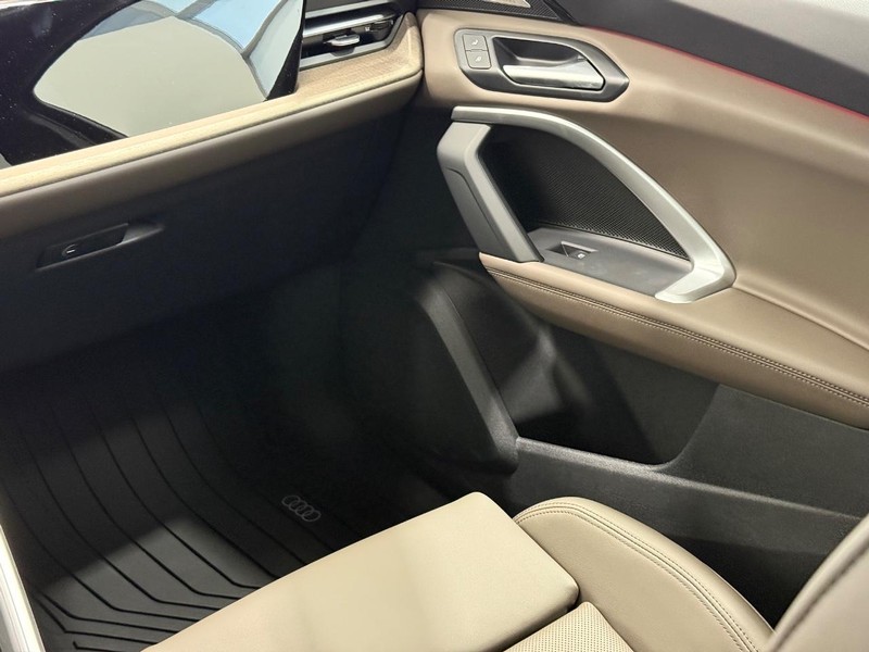 Audi Q5 Vehicle Image 8