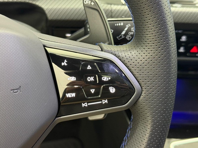 Volkswagen Golf R Vehicle Image 15