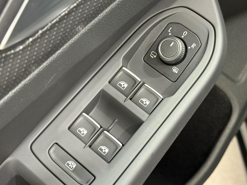 Volkswagen Golf R Vehicle Image 19