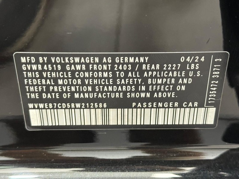 Volkswagen Golf R Vehicle Image 21