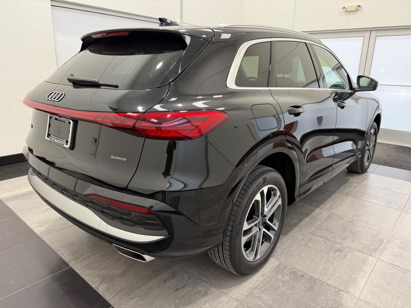 Audi Q5 Vehicle Image 2