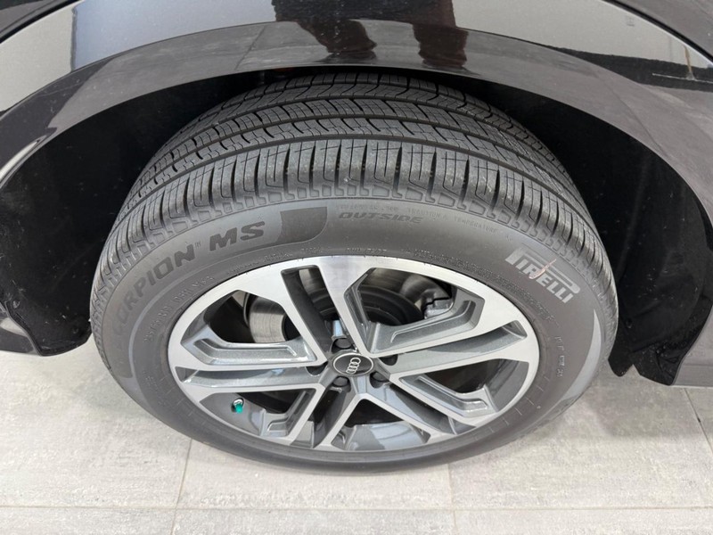 Audi Q5 Vehicle Image 3