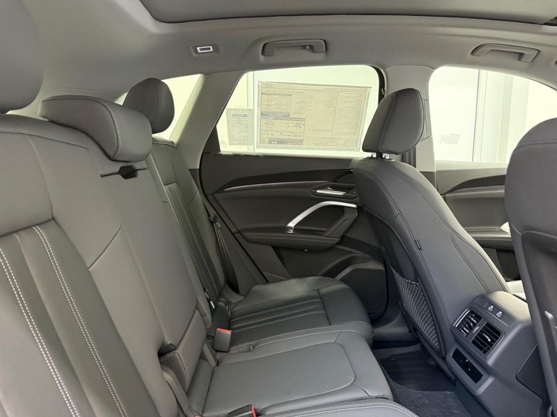 Audi Q5 Vehicle Image 4