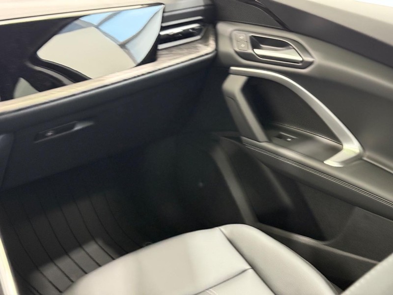 Audi Q5 Vehicle Image 9