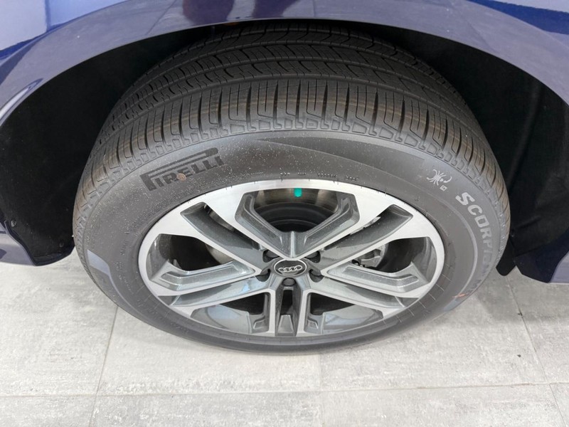 Audi Q5 Vehicle Image 3