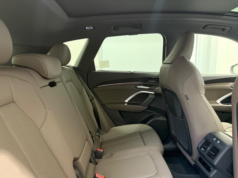 Audi Q5 Vehicle Image 4