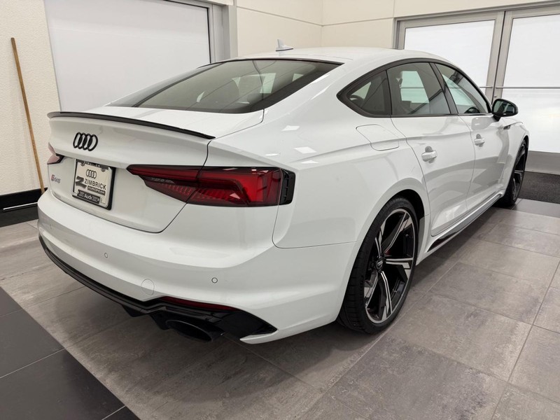 Audi RS 5 Sportback Vehicle Image 2