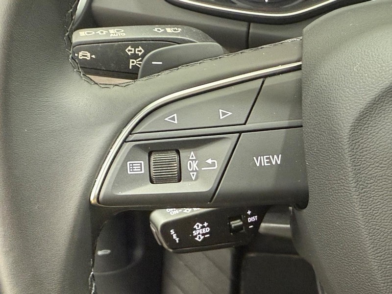 Audi Q5 Vehicle Full-screen Gallery Image 14