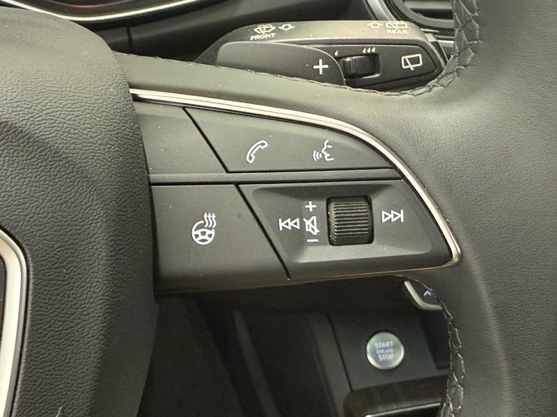 Audi Q5 Vehicle Full-screen Gallery Image 15