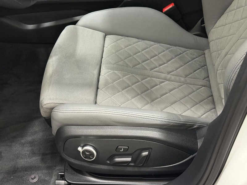 Audi S4 Sedan Vehicle Image 21