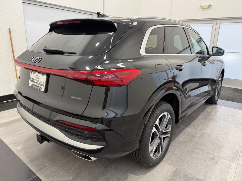 Audi Q5 Vehicle Image 2