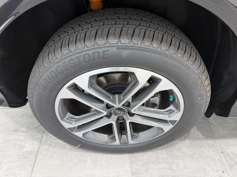 Audi Q5 Vehicle Image 3