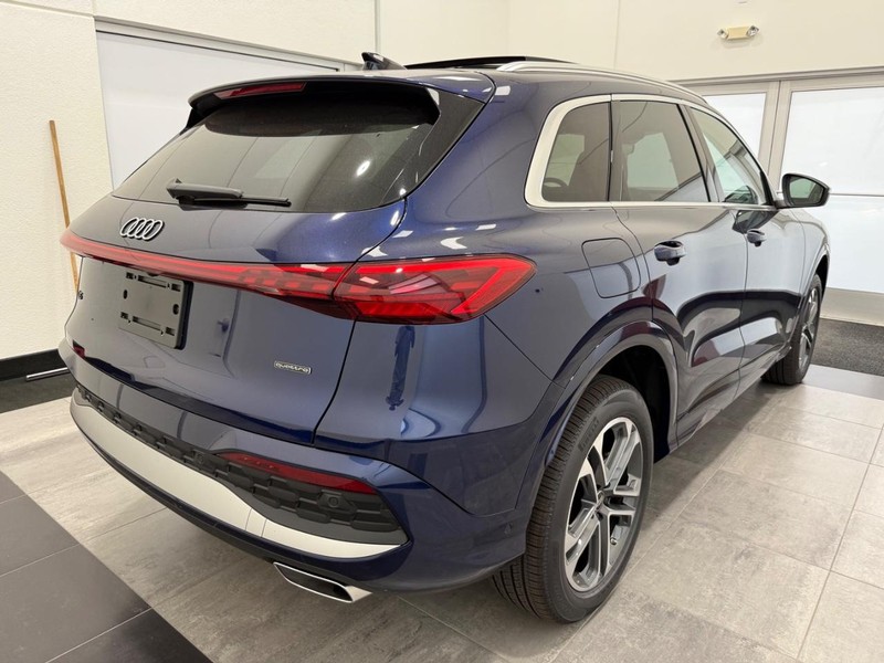 Audi Q5 Vehicle Image 2