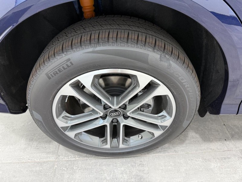 Audi Q5 Vehicle Image 3