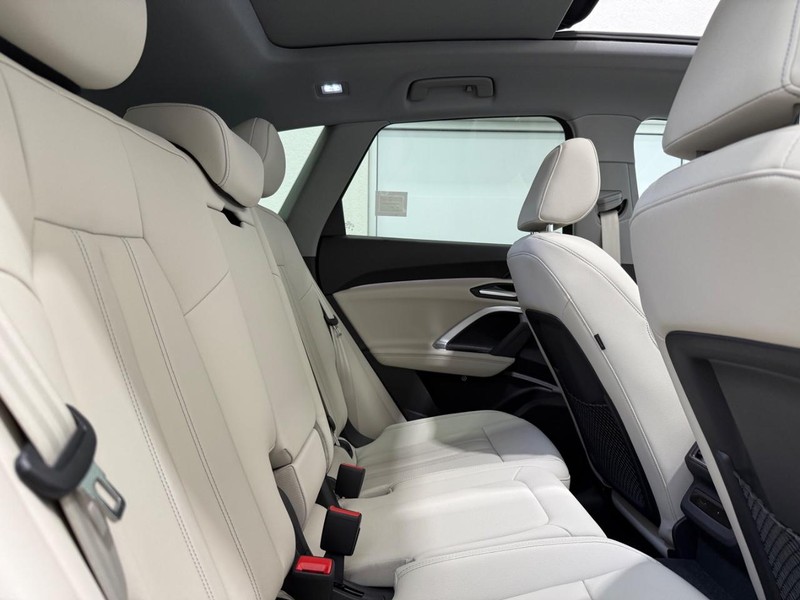 Audi Q5 Vehicle Image 4