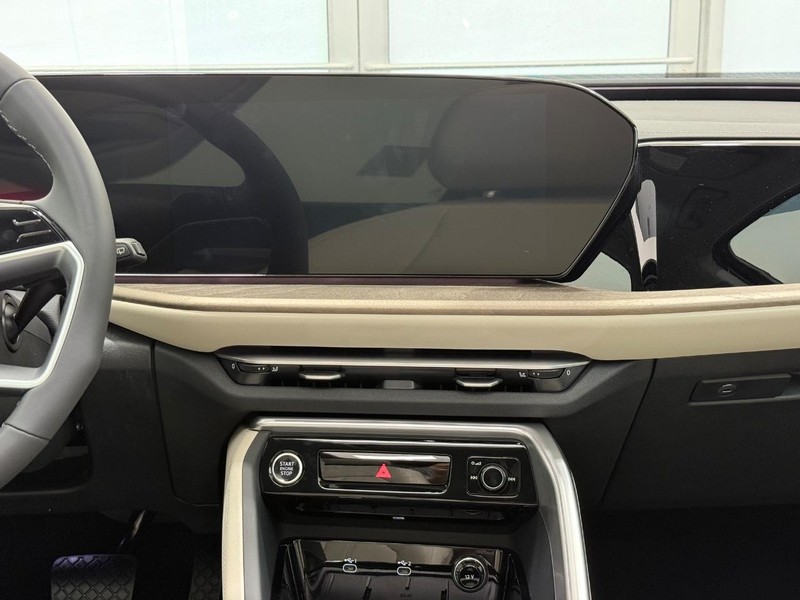 Audi Q5 Vehicle Image 6