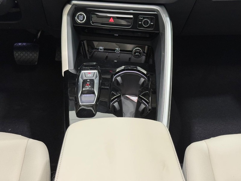 Audi Q5 Vehicle Image 7