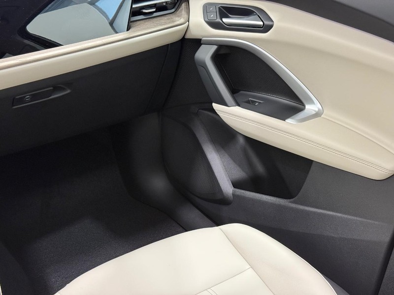 Audi Q5 Vehicle Image 9