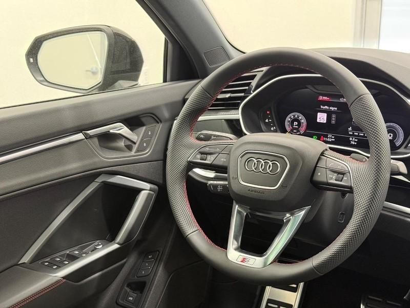 Audi Q3 Vehicle Image 8