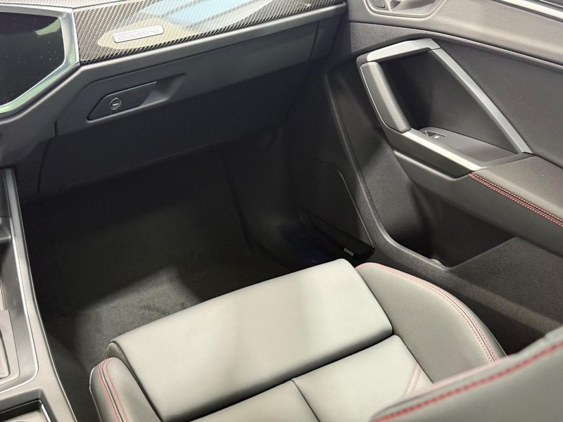 Audi Q3 Vehicle Image 9