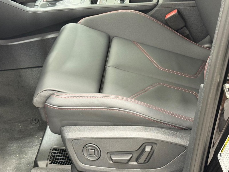 Audi Q3 Vehicle Image 16