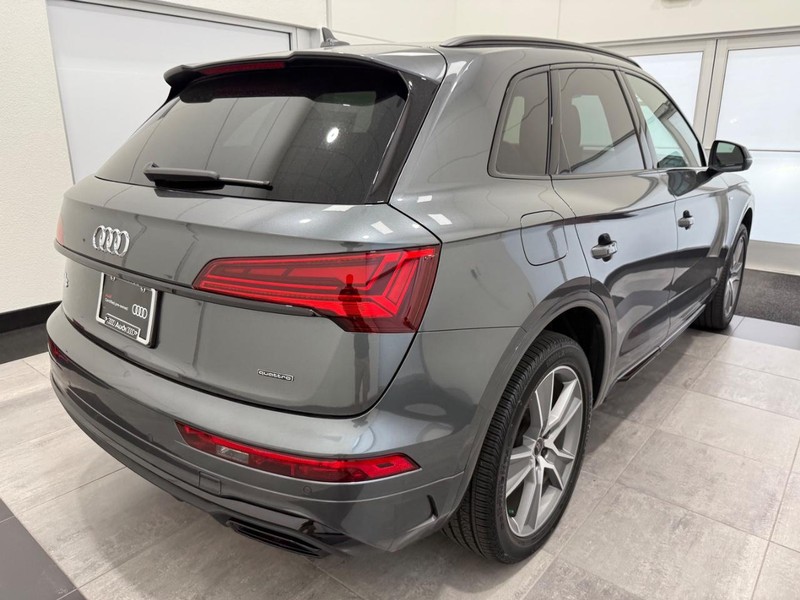 Audi Q5 Vehicle Full-screen Gallery Image 02