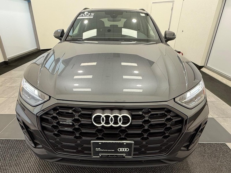 Audi Q5 Vehicle Full-screen Gallery Image 07