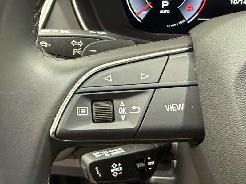 Audi Q5 Vehicle Full-screen Gallery Image 14