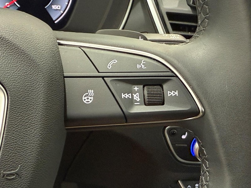 Audi Q5 Vehicle Full-screen Gallery Image 15