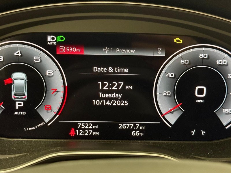 Audi Q5 Vehicle Full-screen Gallery Image 16