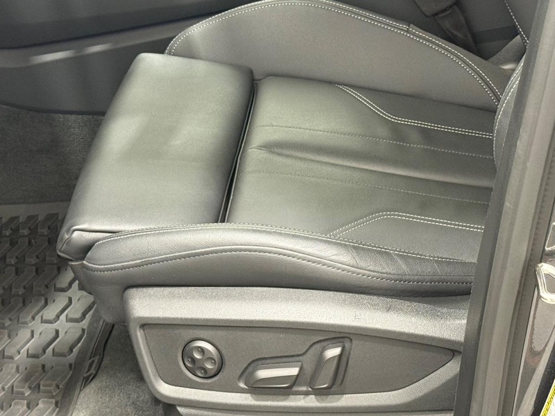 Audi Q5 Vehicle Full-screen Gallery Image 21