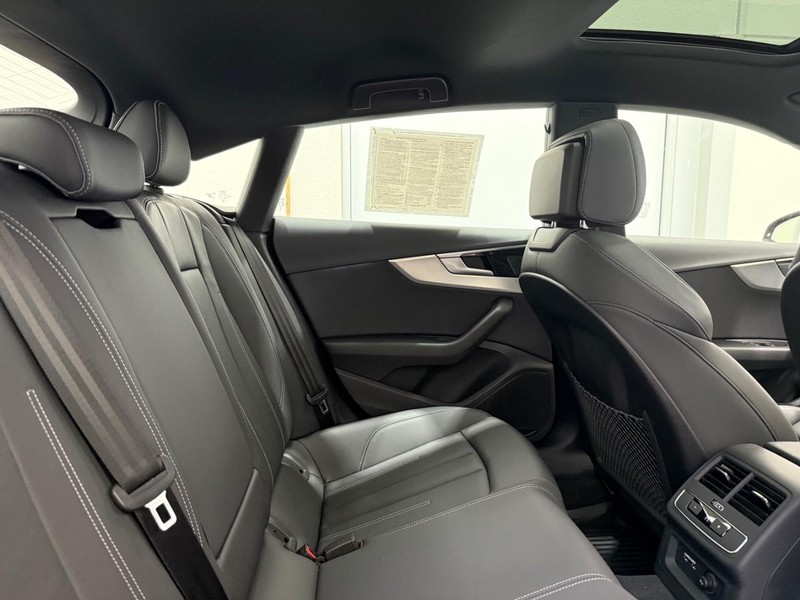 Audi A5 Sportback Vehicle Full-screen Gallery Image 08