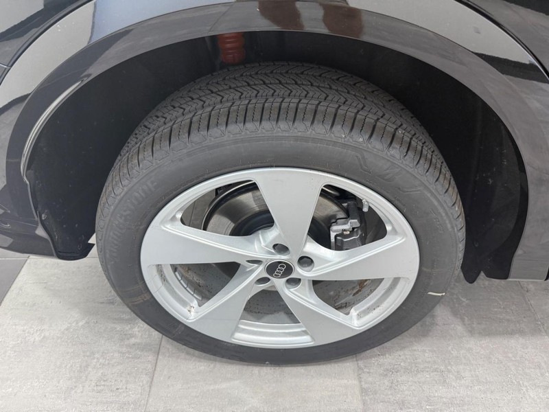 Audi Q5 Sportback Vehicle Image 3